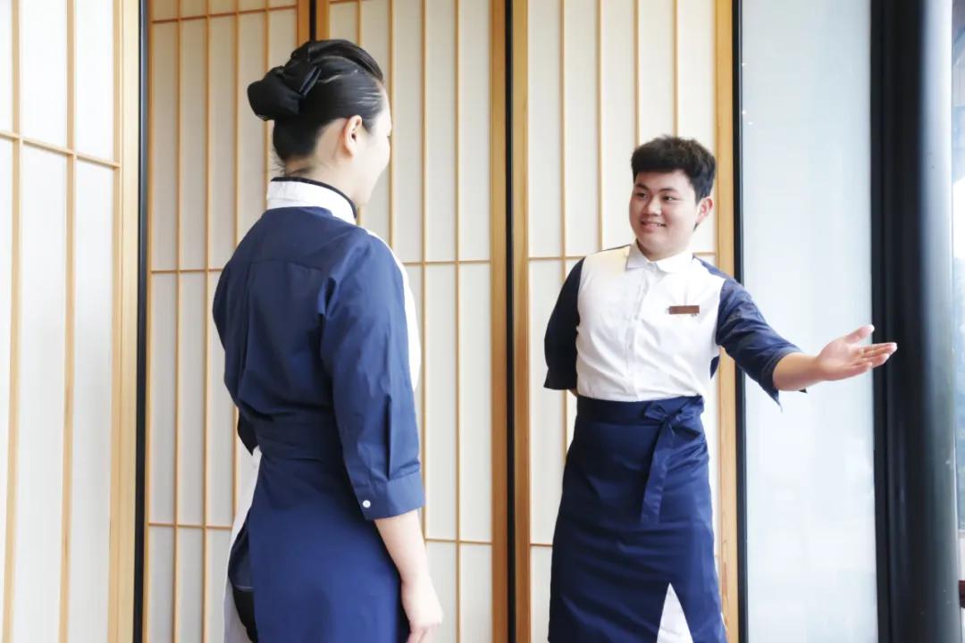 秦大媽美食服務禮儀培訓 對標國際標準，提升張家界餐飲品質